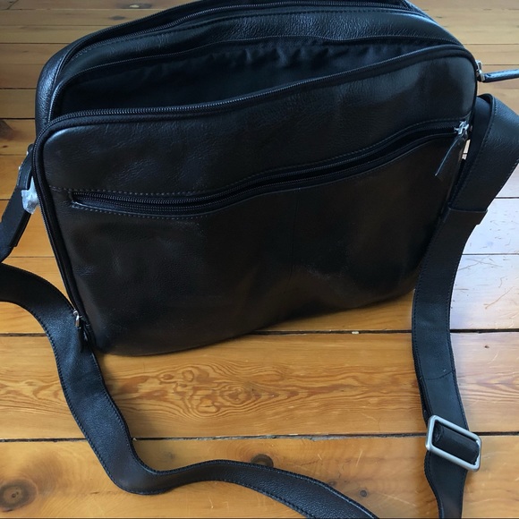 Danier Handbags - Danier Leather black leather laptop bag